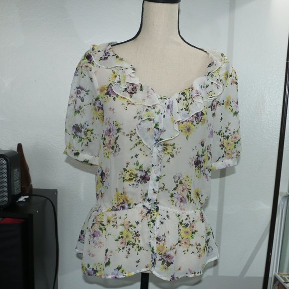 No Boundaries Floral Lace Top - Picture 2 of 10